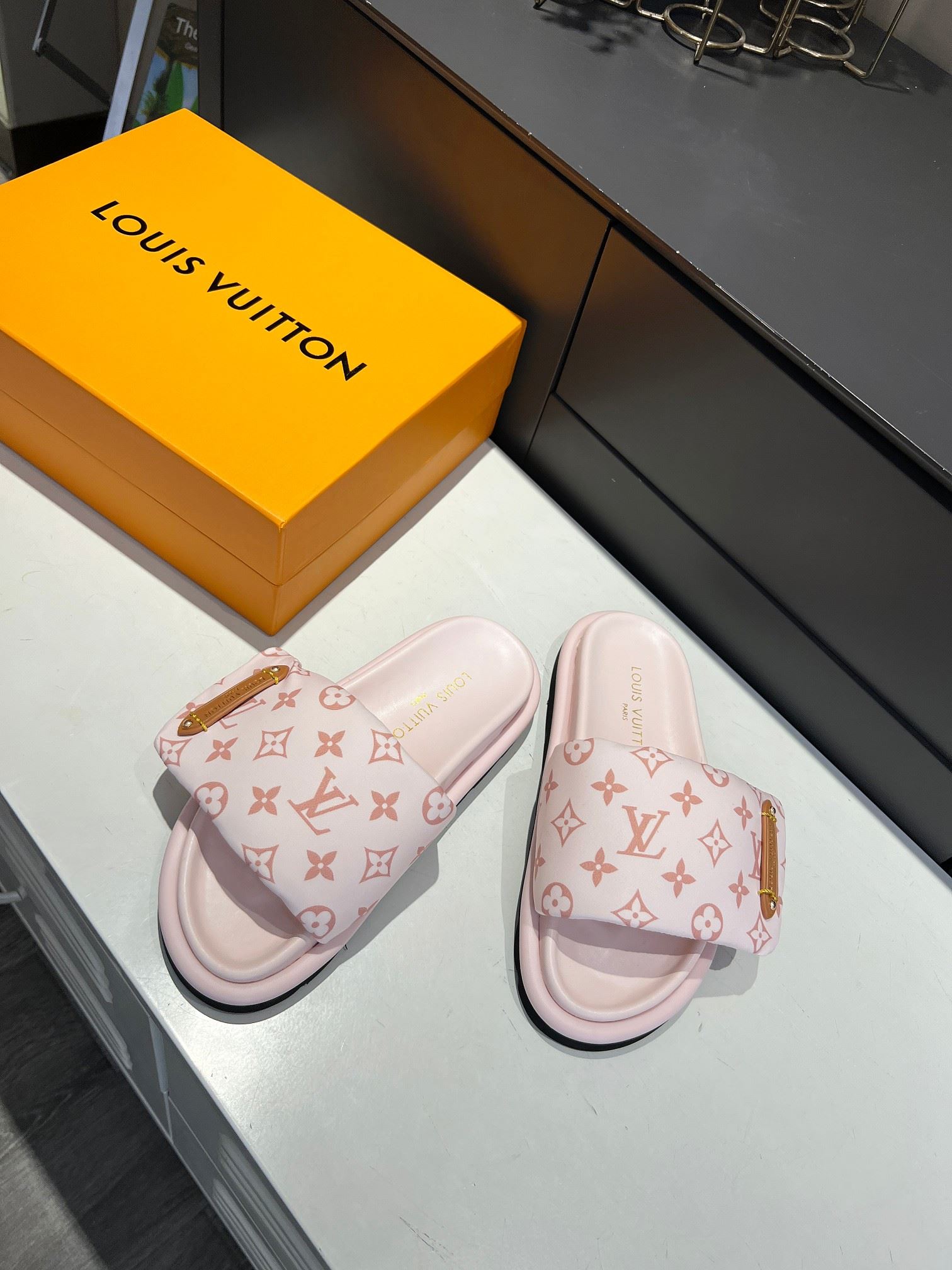 Louis Vuitton Slippers